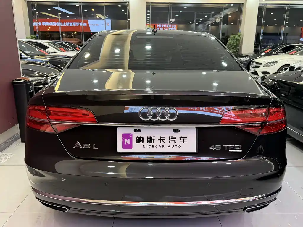 Audi A8 2017 — фото 6