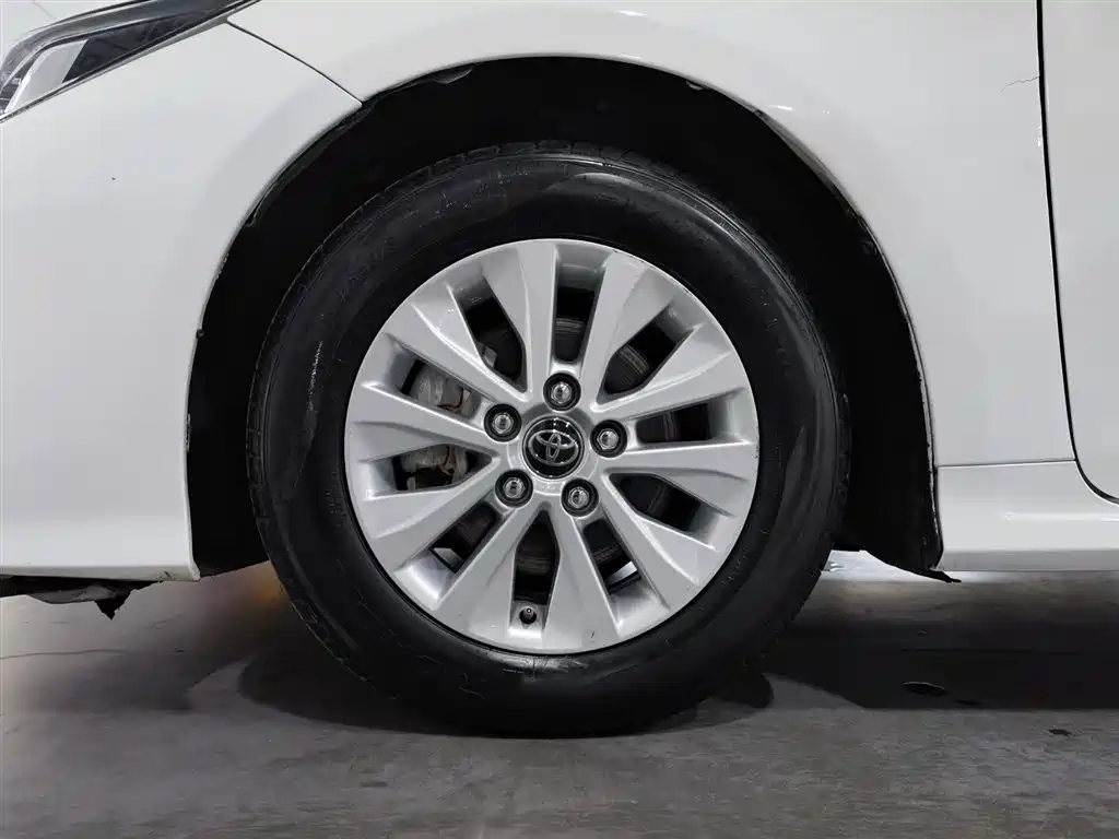 Toyota Corolla 2023 — фото 17