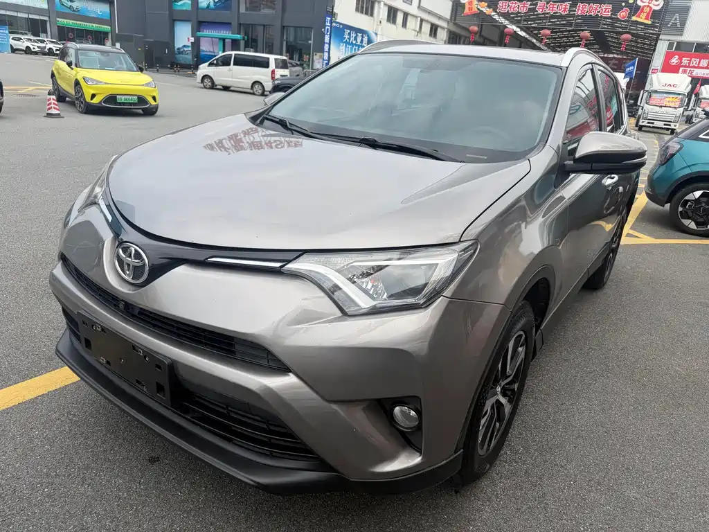 Toyota RAV4 2018 — фото 1