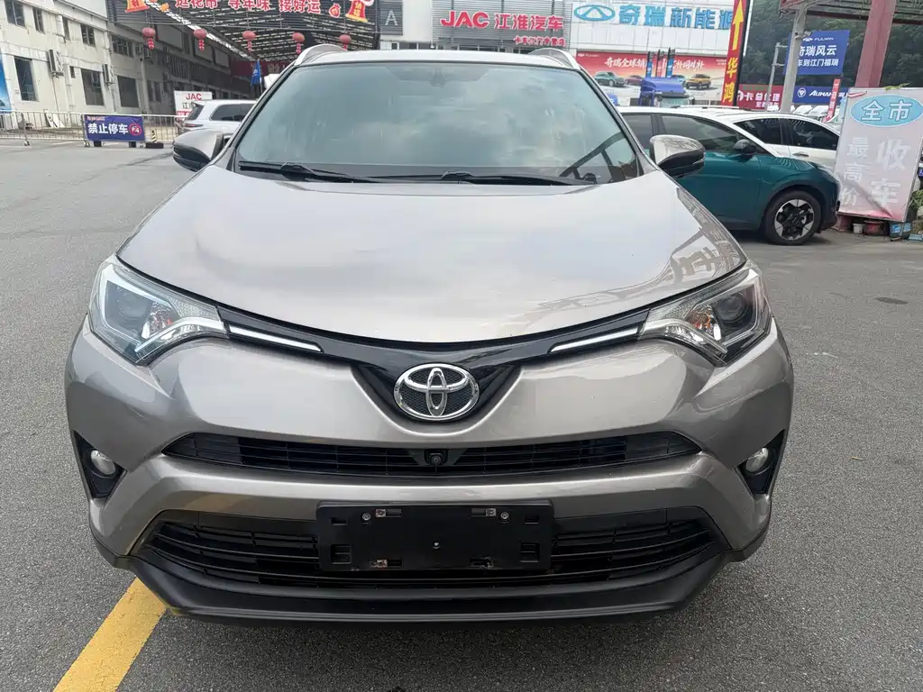 Toyota RAV4 2018 — фото 4