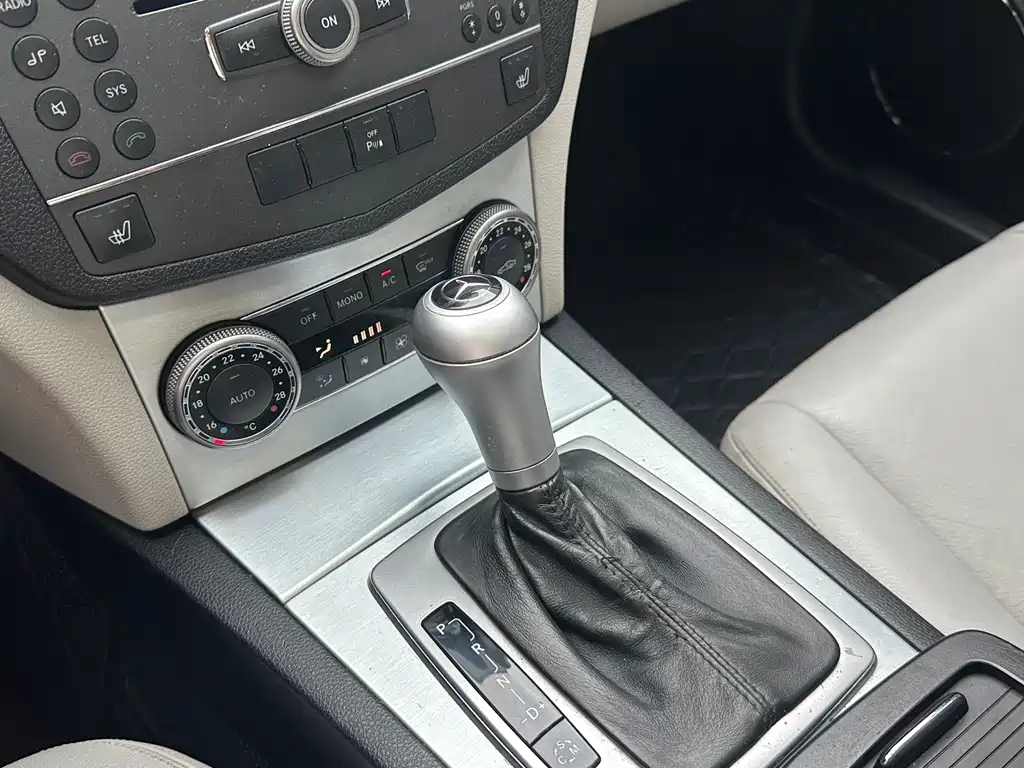 Mercedes-Benz C-Class 2010 — фото 12