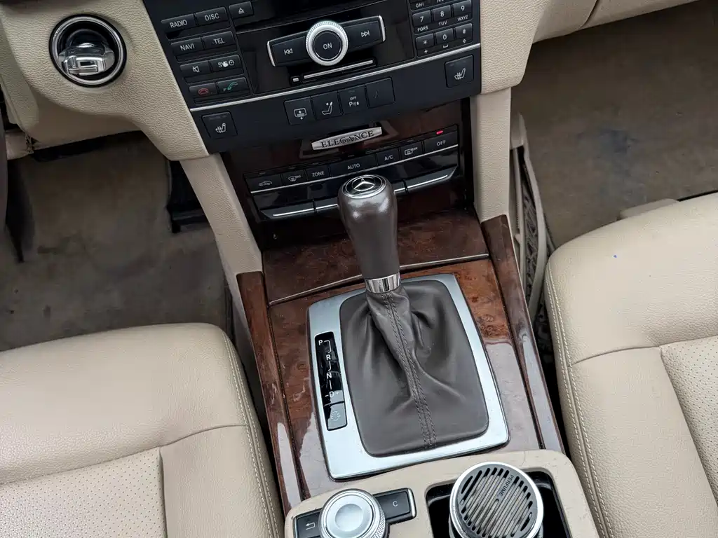 Mercedes-Benz E-Class 2011 — фото 14