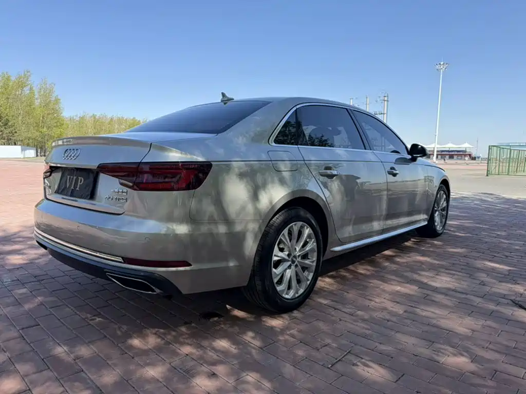 Audi A4L 2019