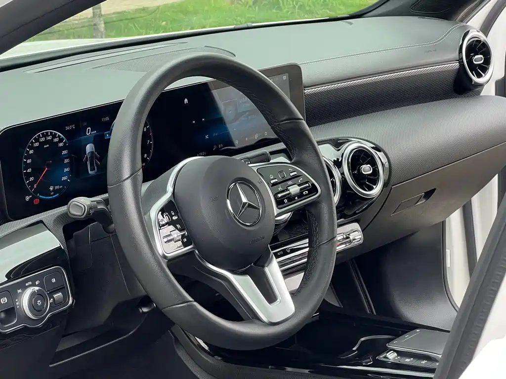 Mercedes-Benz A-Class 2022 — фото 17