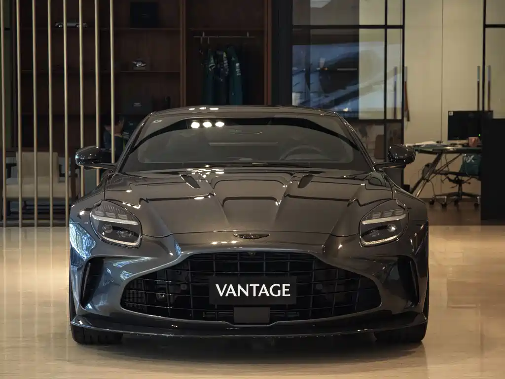 Aston Martin V8 Vantage — фото 12