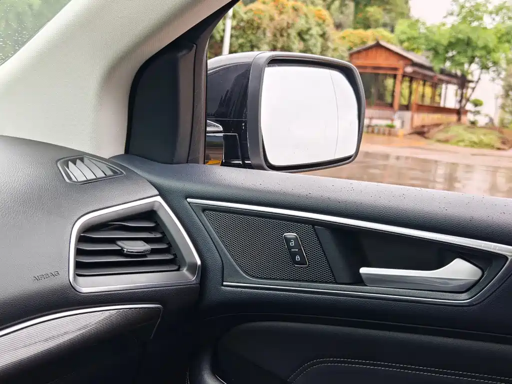 Ford Edge 2015 — фото 24
