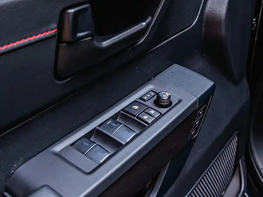Toyota Sequoia 2023 — фото 14