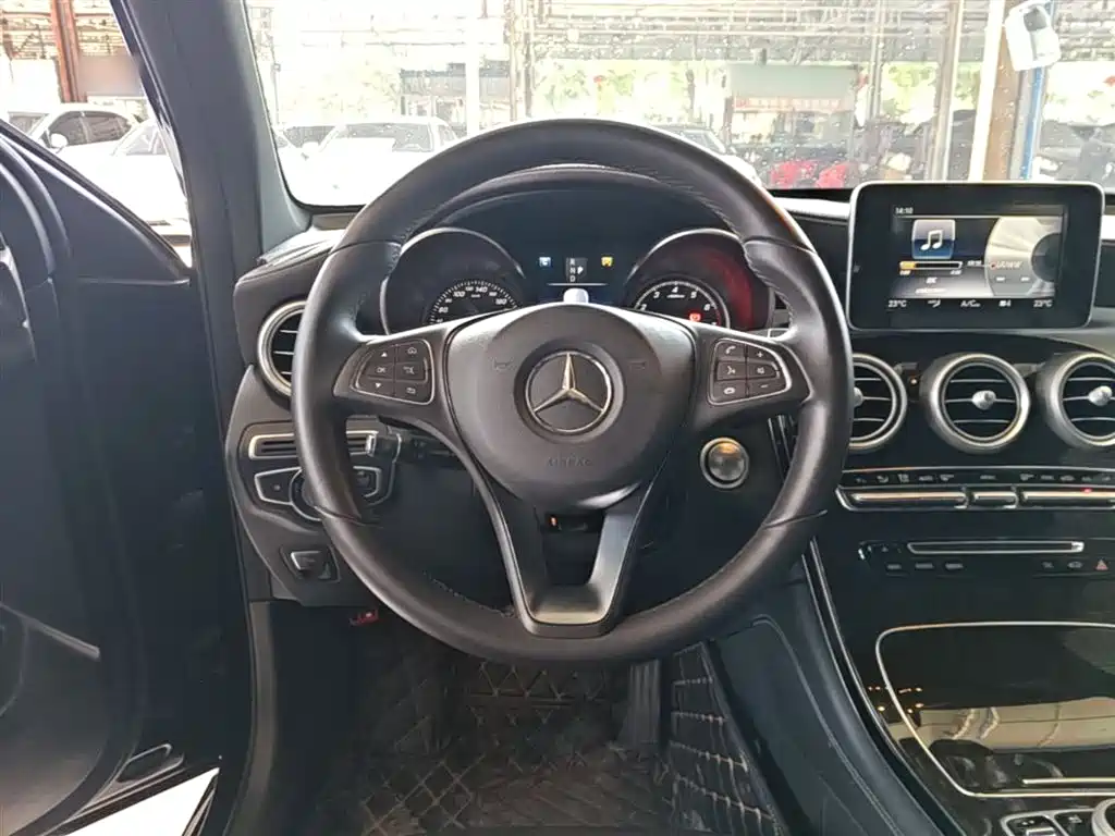 Mercedes-Benz GLC 2018 — фото 11