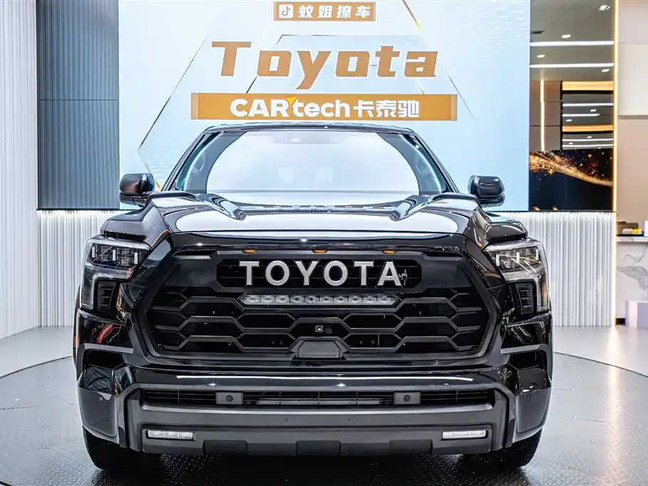 Toyota Sequoia 2023 — фото 2