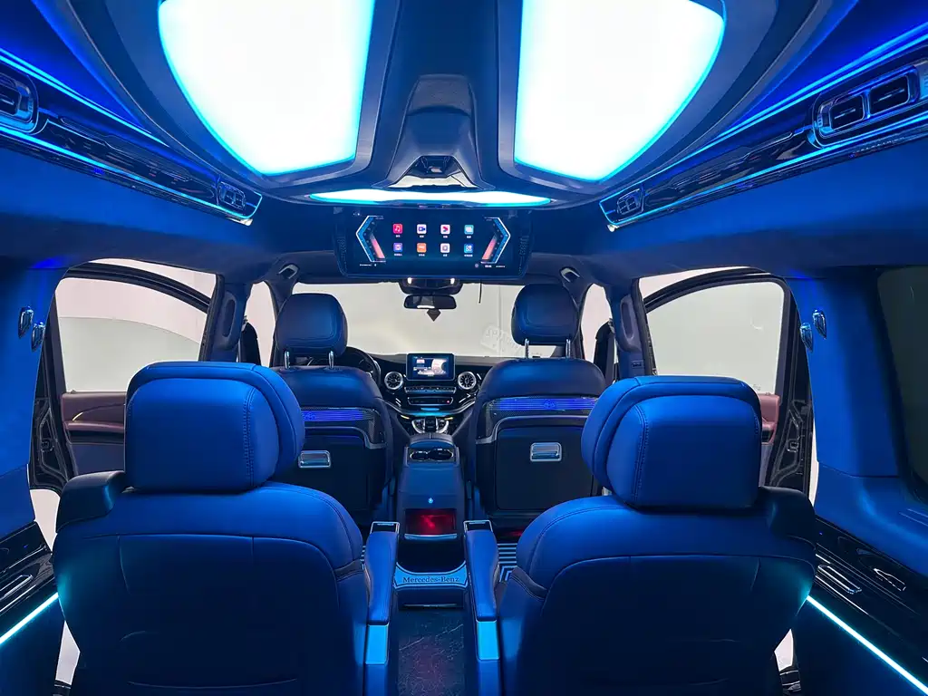 Mercedes-Benz V-Class 2018 — фото 11