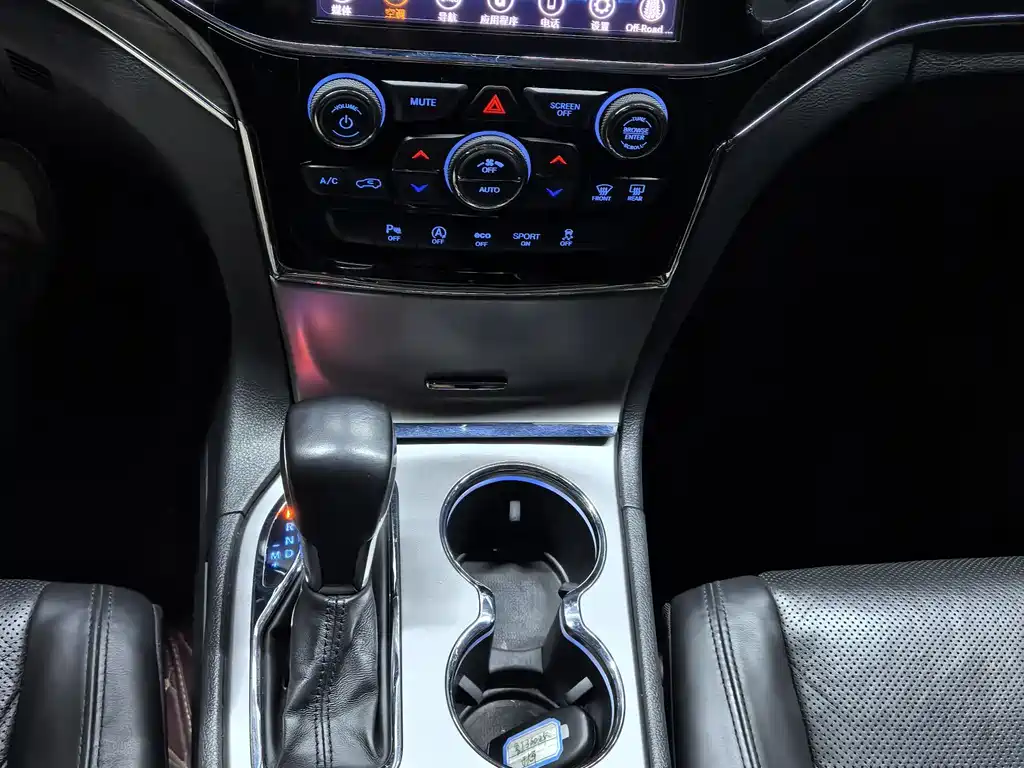 Jeep Grand Cherokee 2021 — фото 10