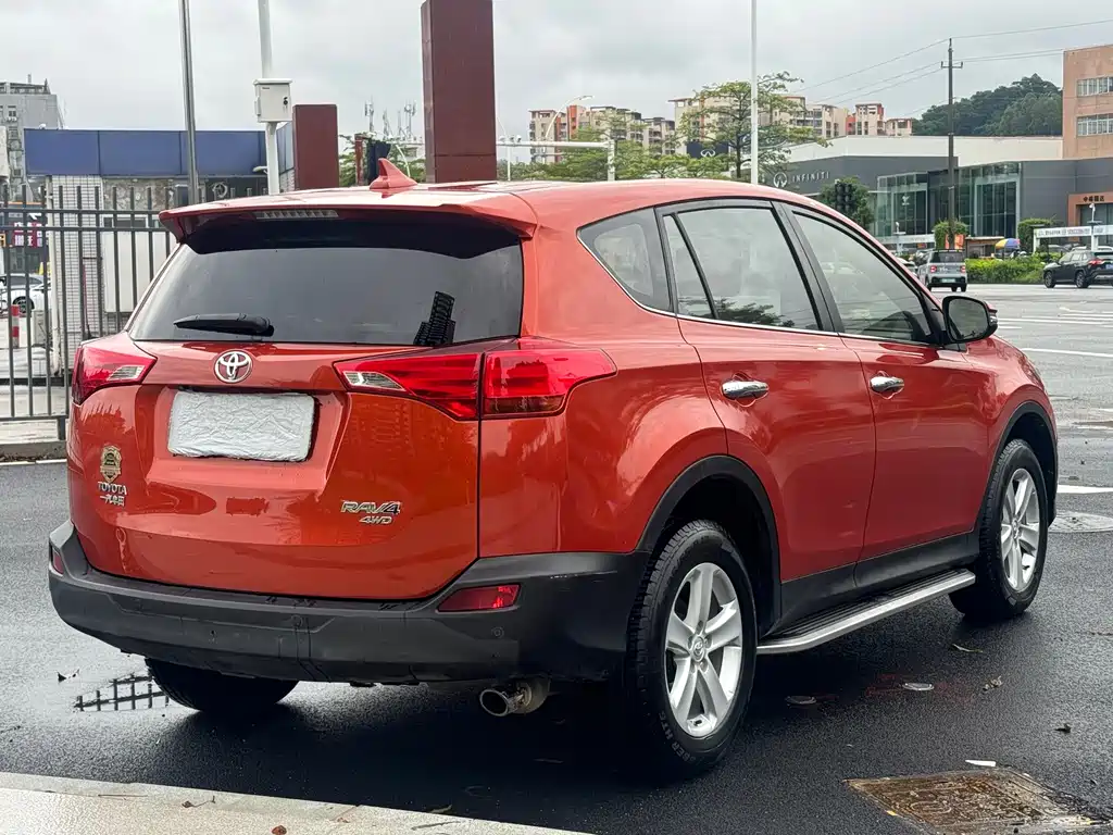 Toyota RAV4 2015 — фото 20