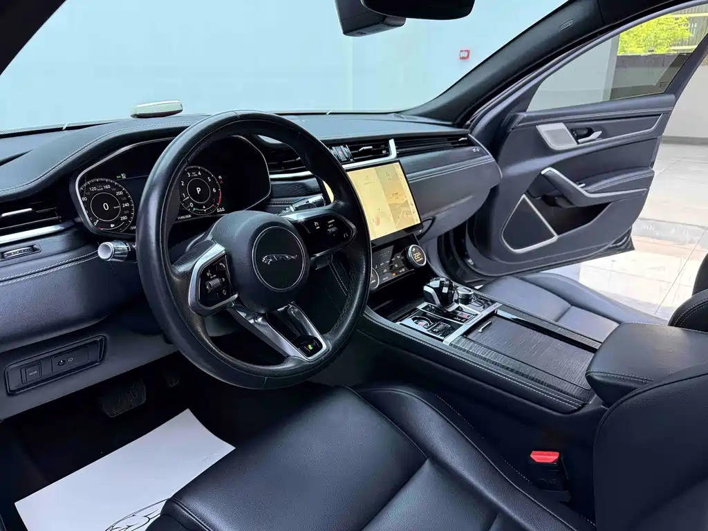 Jaguar XFL 2022 — фото 14