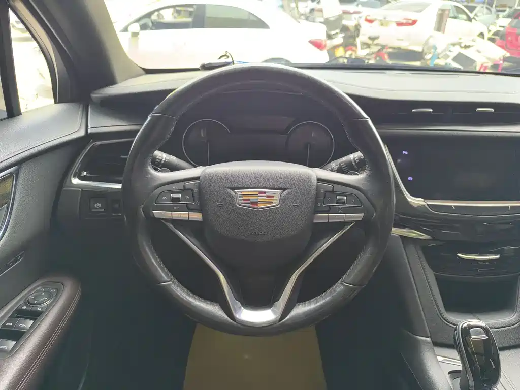 Cadillac XT6 2021 — фото 14