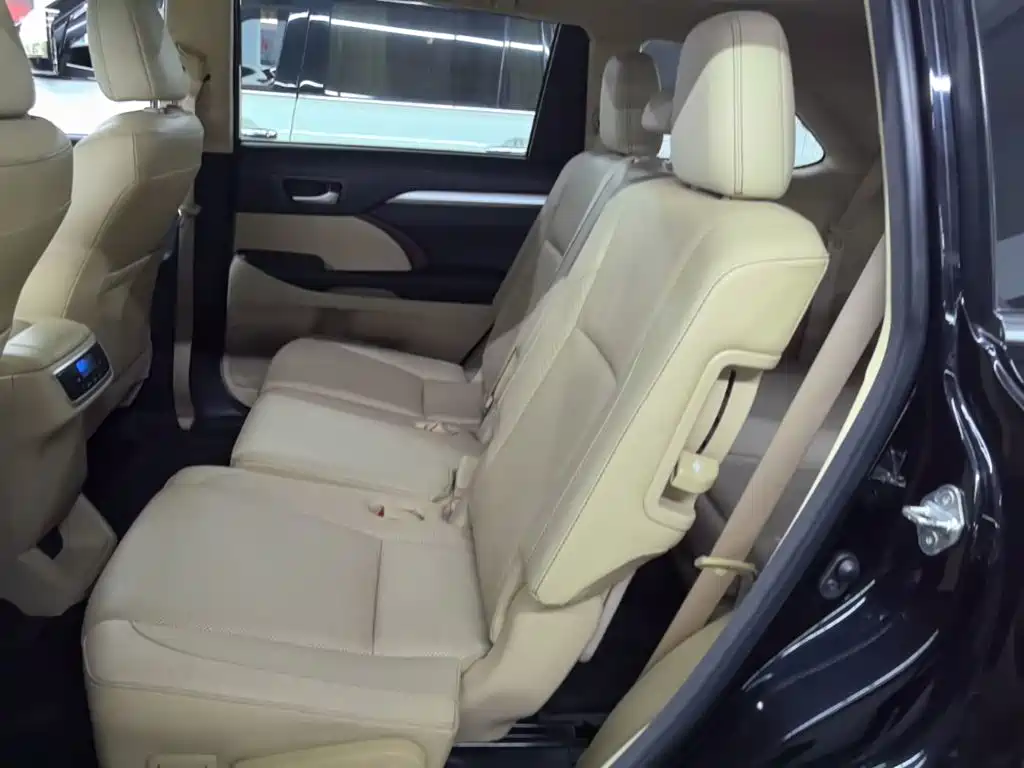 Toyota Highlander 2015 — фото 17