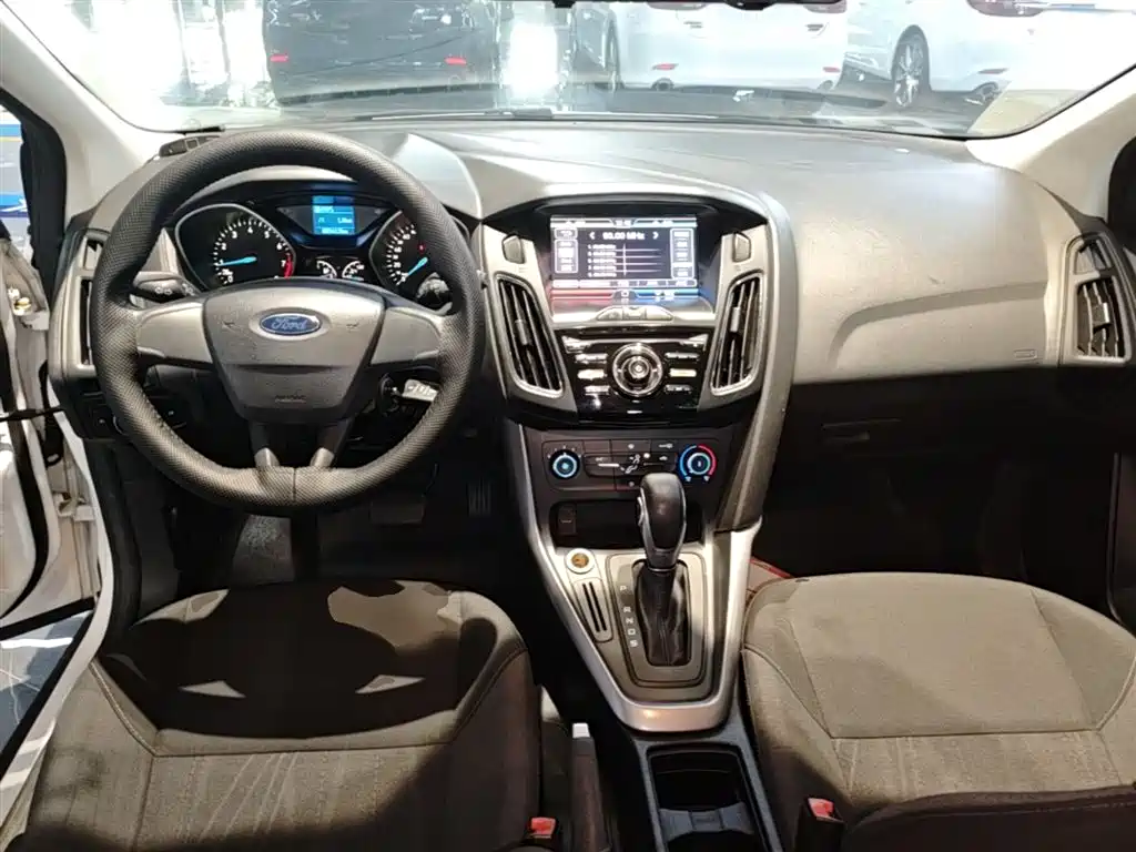 Ford Focus 2016 — фото 10