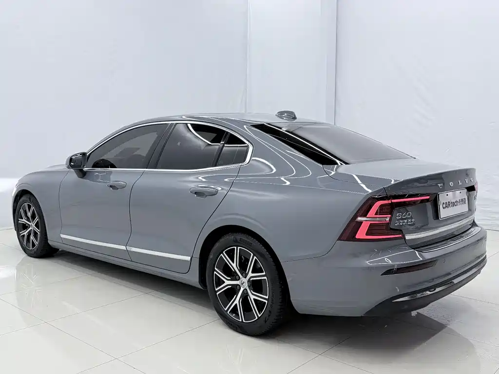 Volvo S60 2023 — фото 14