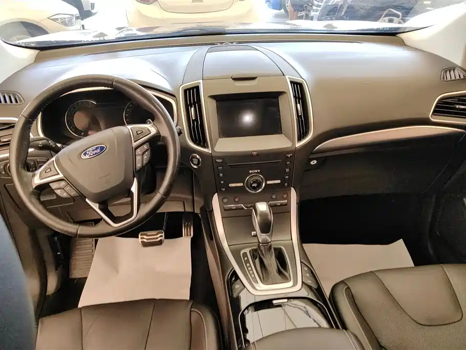 Ford Edge 2016 — фото 12
