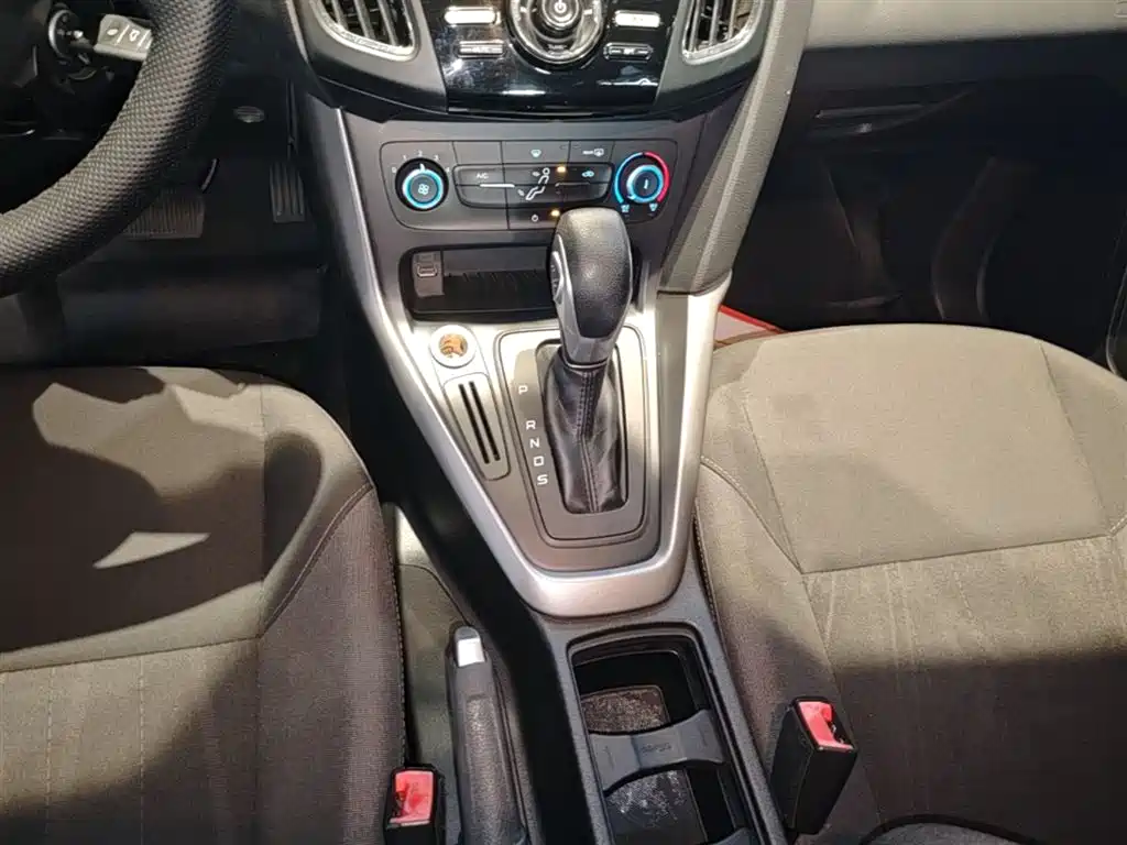 Ford Focus 2016 — фото 14