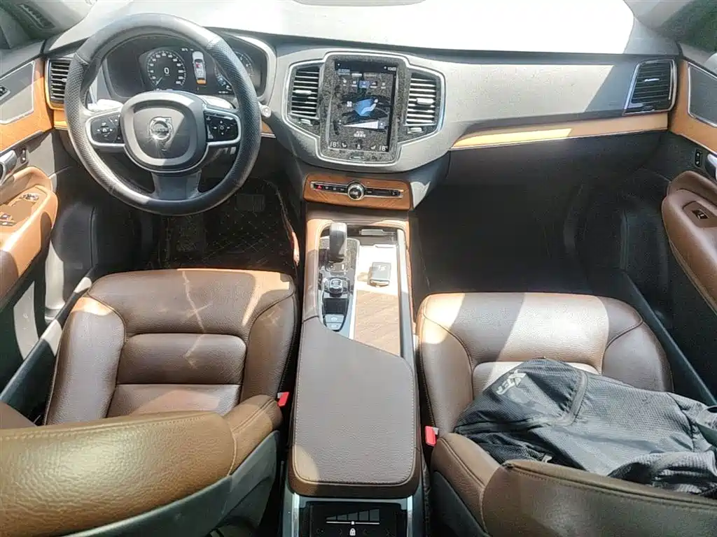 Volvo XC90 2021 — фото 16