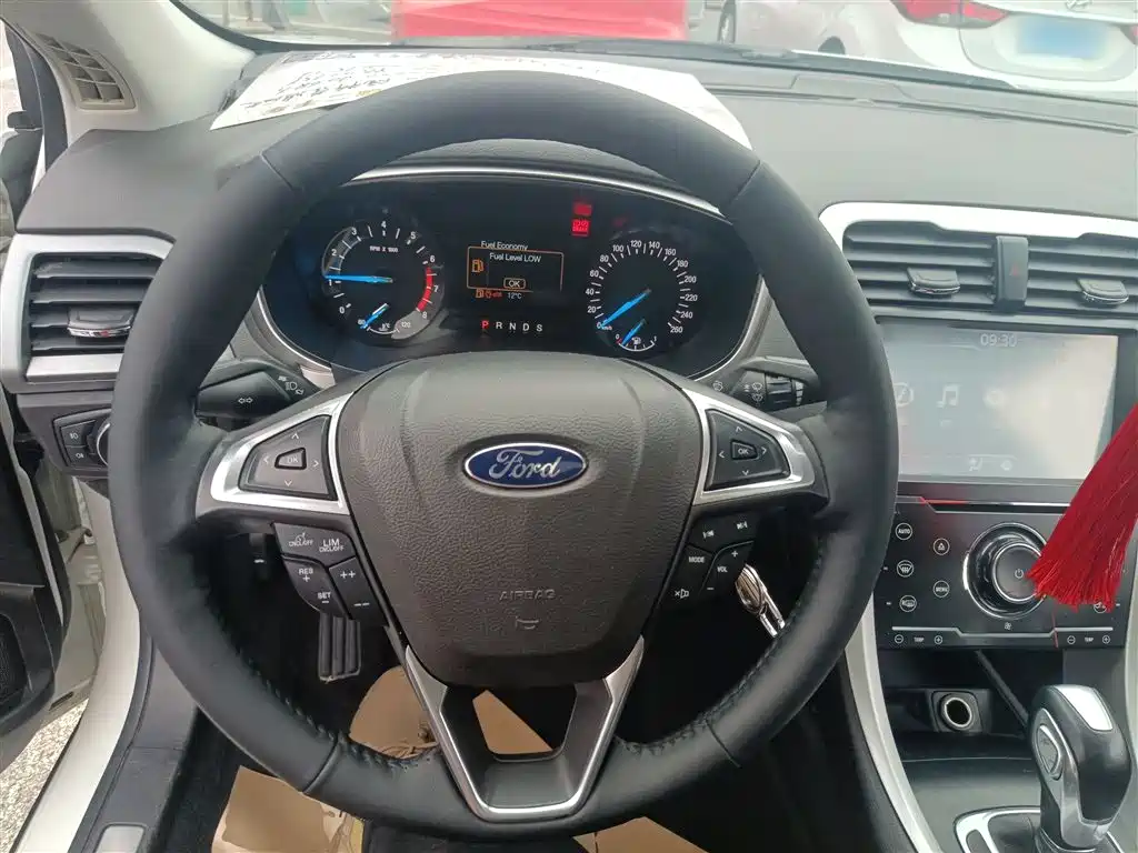 Ford Mondeo 2015 — фото 11