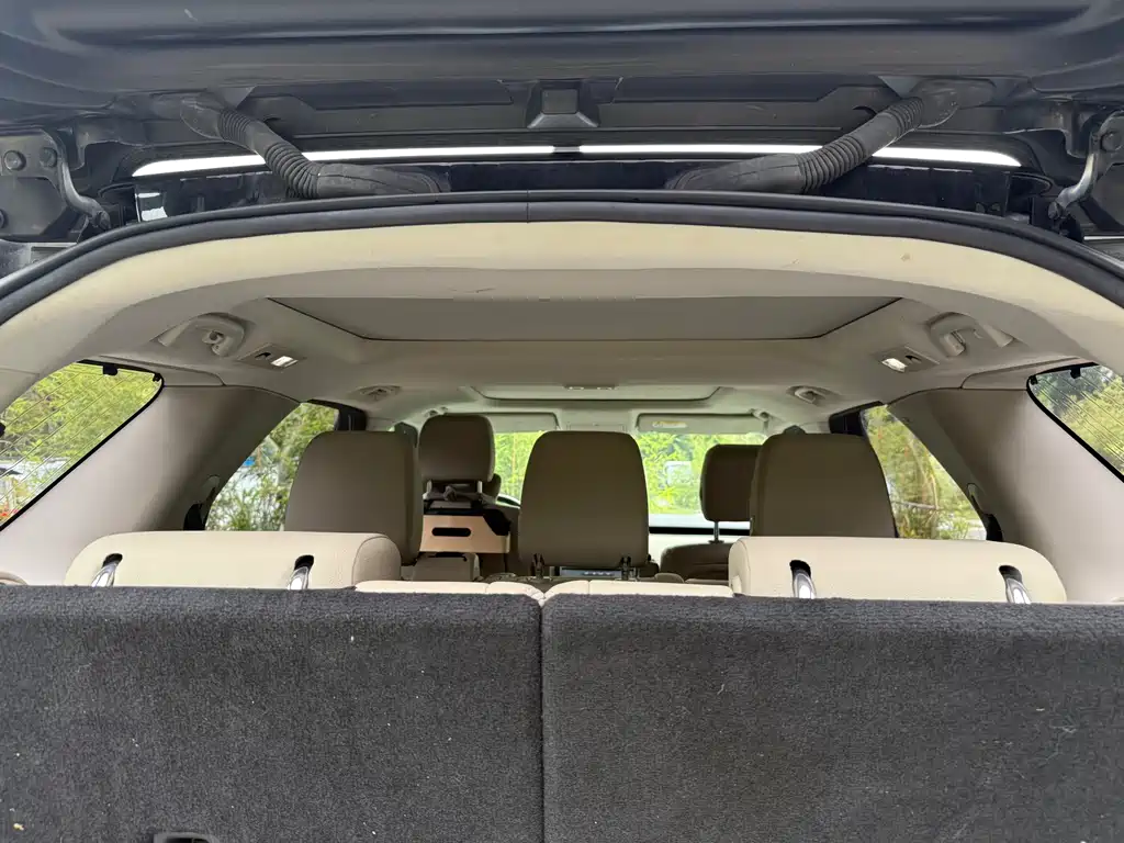 Land Rover Discovery 2018 — фото 11