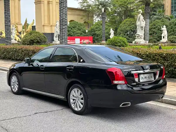 Toyota Crown 2011