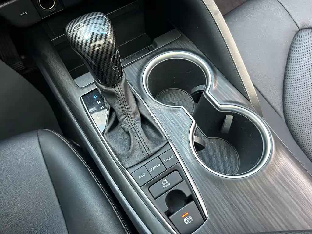 Toyota Camry 2022 — фото 19