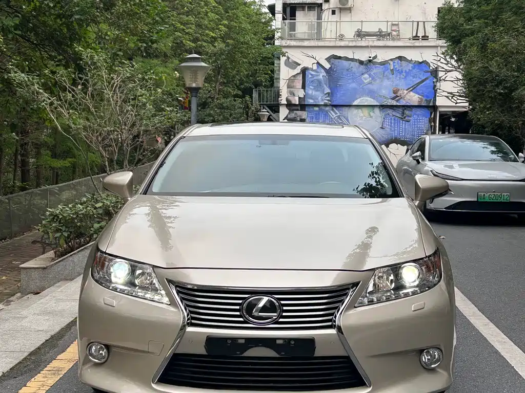 Lexus ES 2012 — фото 2