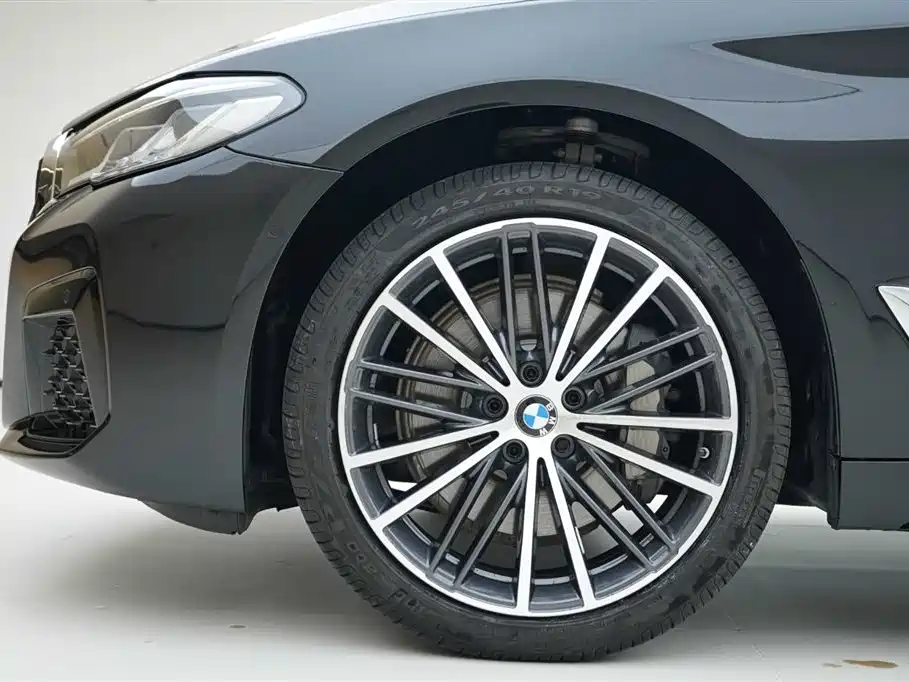 BMW 5 Series 2024 — фото 10