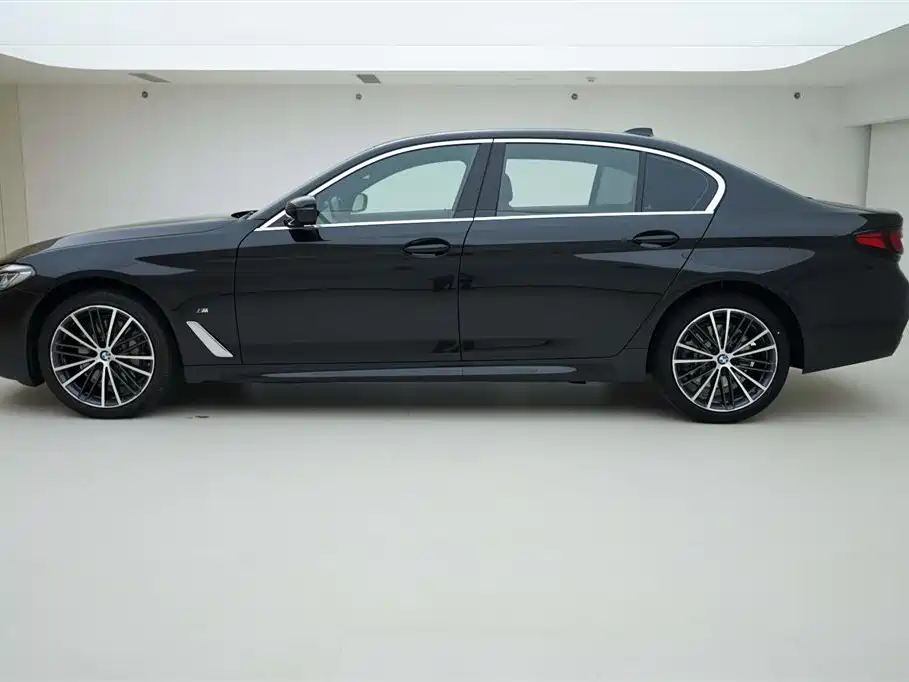 BMW 5 Series 2024 — фото 12