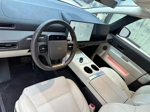 Li Auto MEGA 2025
