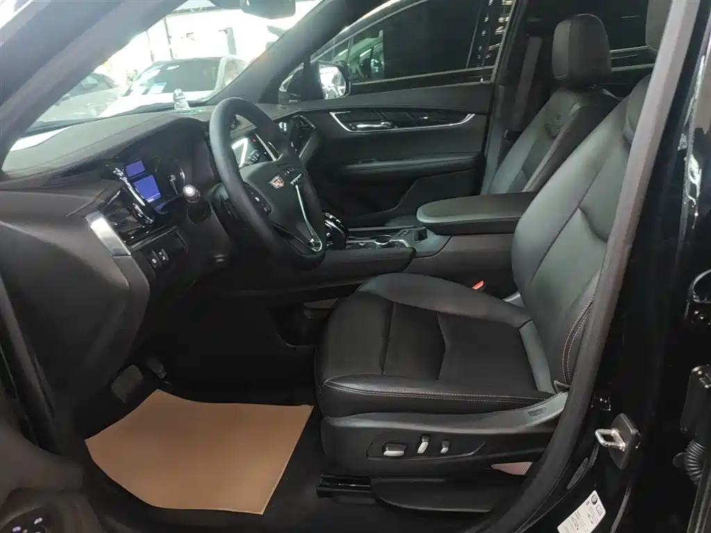 Cadillac XT6 2022 — фото 11