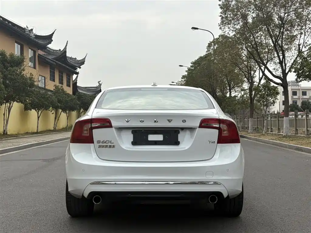 Volvo S60 2017 — фото 11