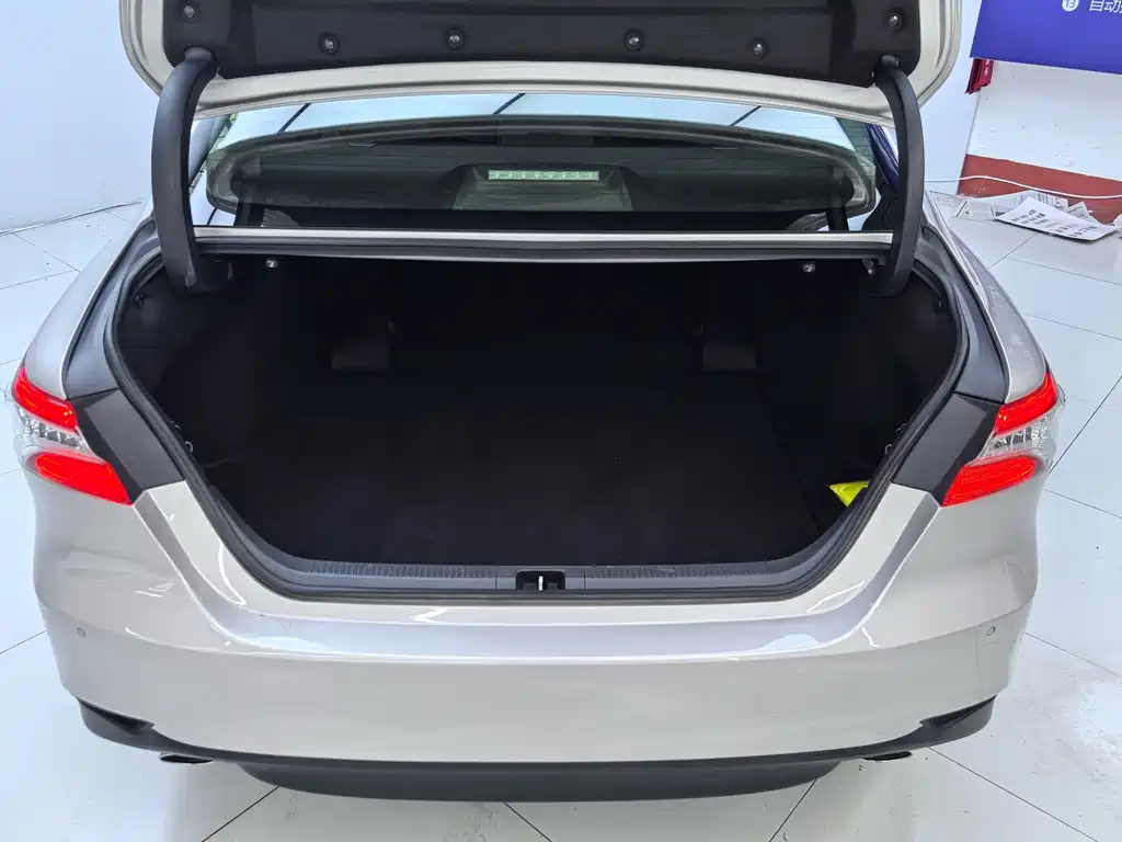 Toyota Camry 2020 — фото 14