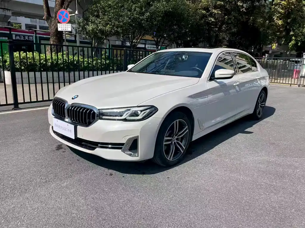 BMW 5 Series 2024 — фото 1