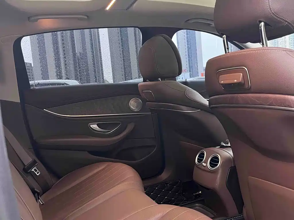 Mercedes-Benz E-Class 2020 — фото 15