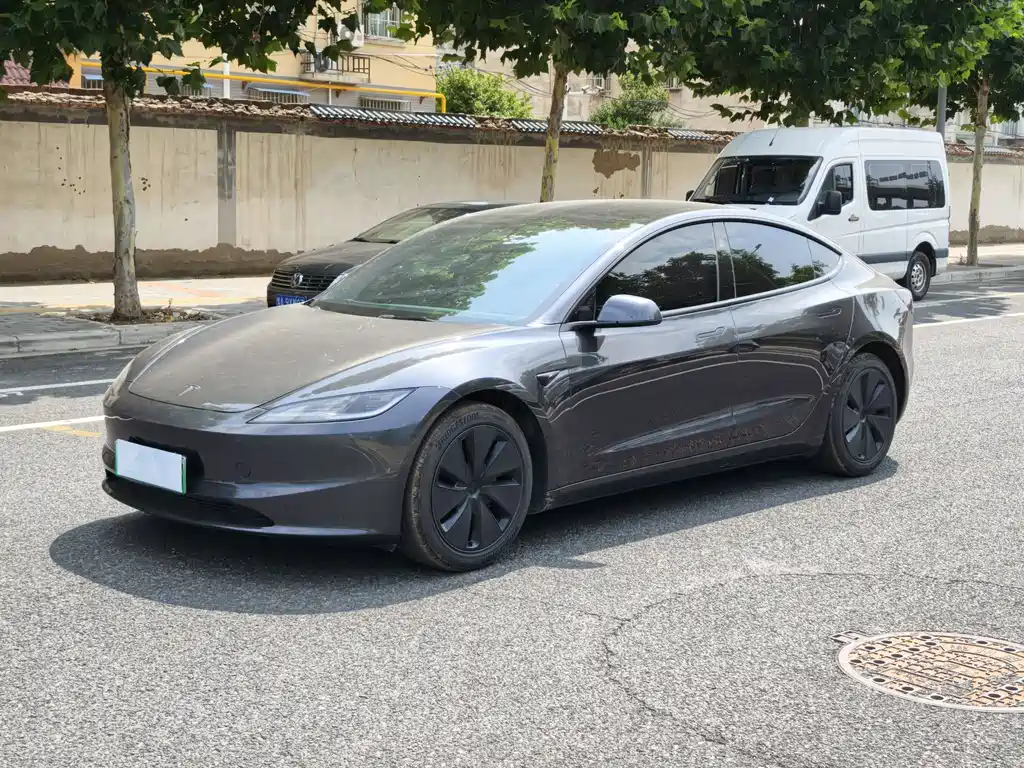 Tesla Model 3 2025