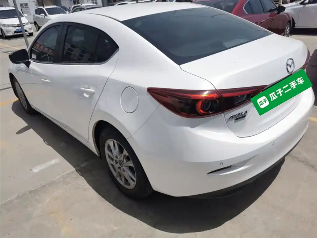 Mazda 3 Axela 2019 — фото 5