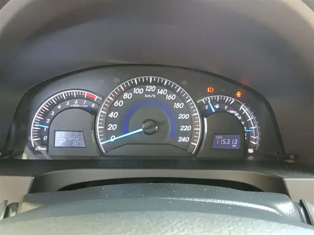 Toyota Camry 2016 — фото 12