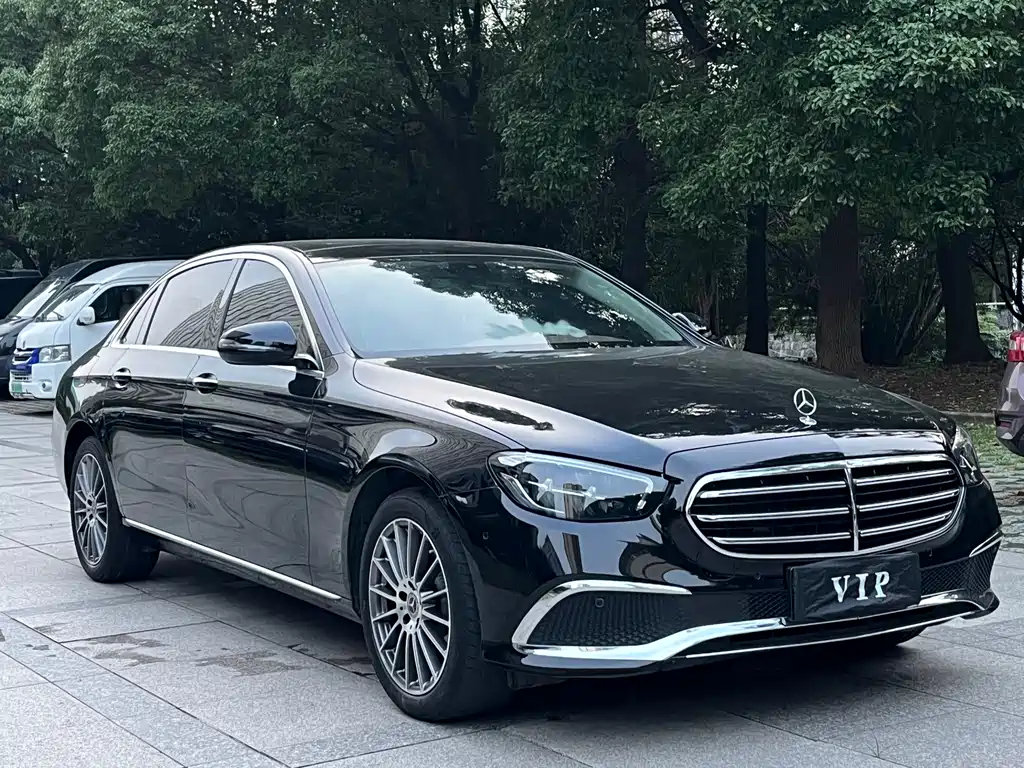 Mercedes-Benz E-Class 2023 — фото 11