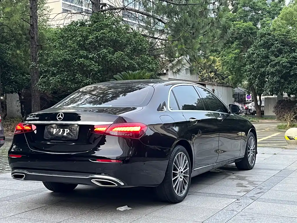 Mercedes-Benz E-Class 2023 — фото 9