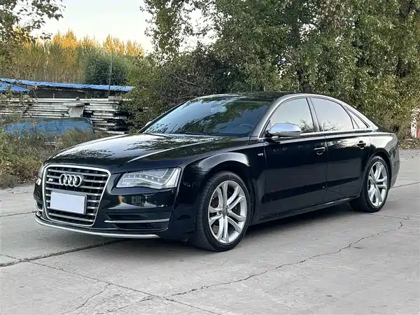 Audi S8 2013