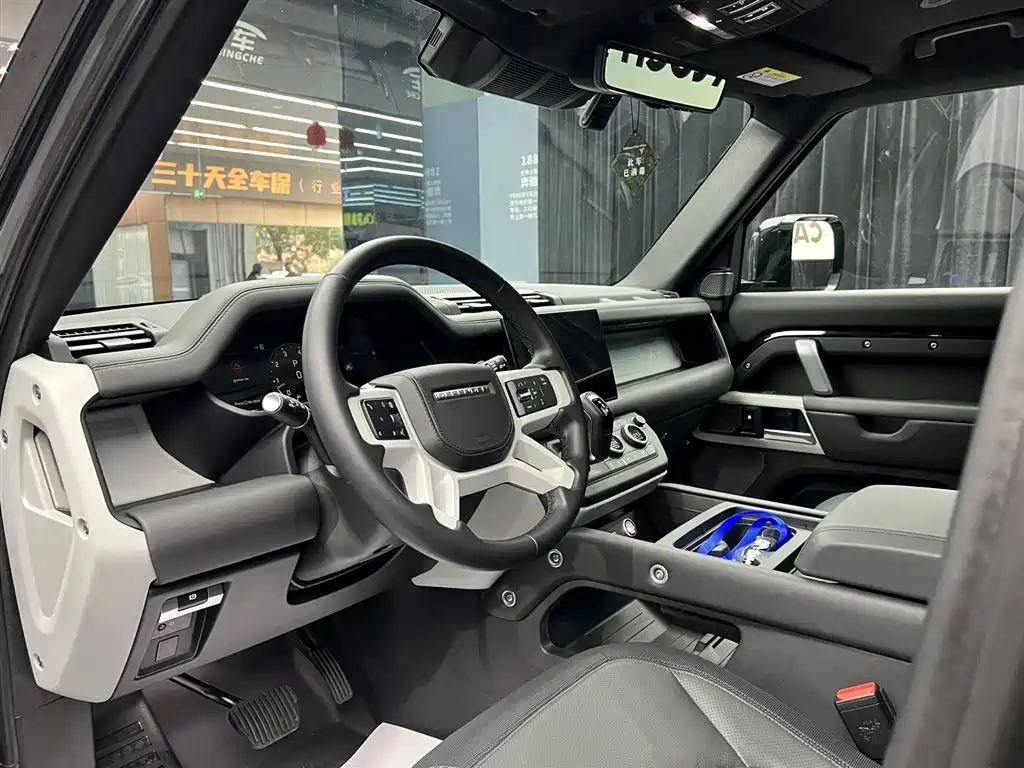 Land Rover Defender 2024 — фото 16