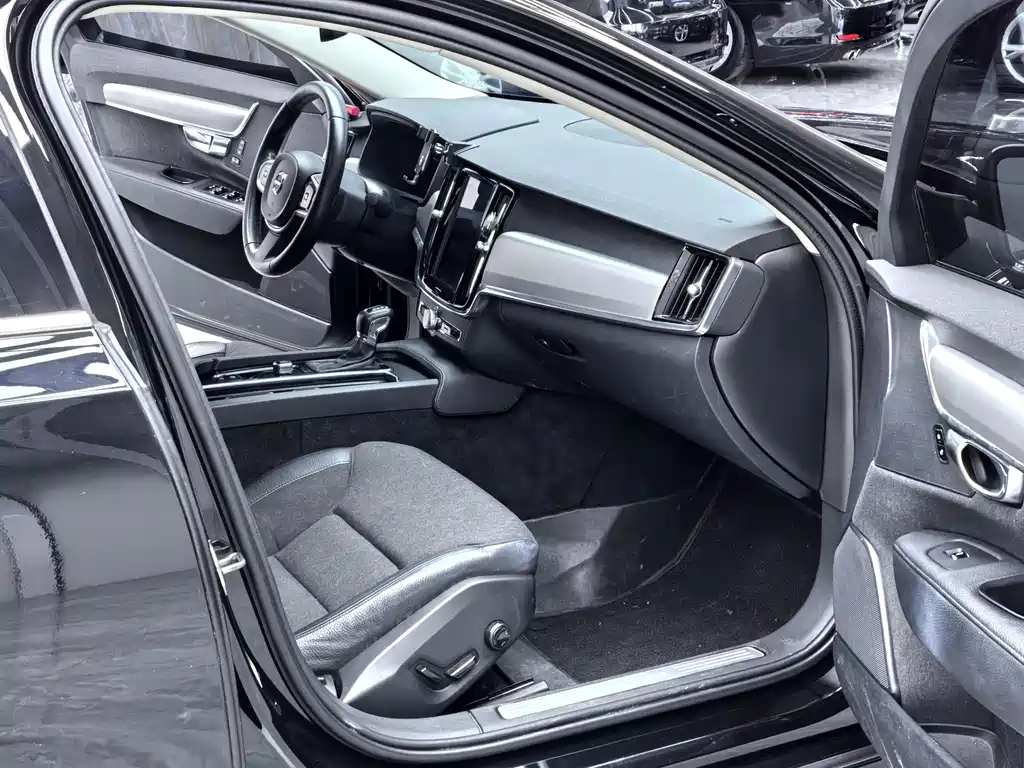 Volvo S90 2019 — фото 12