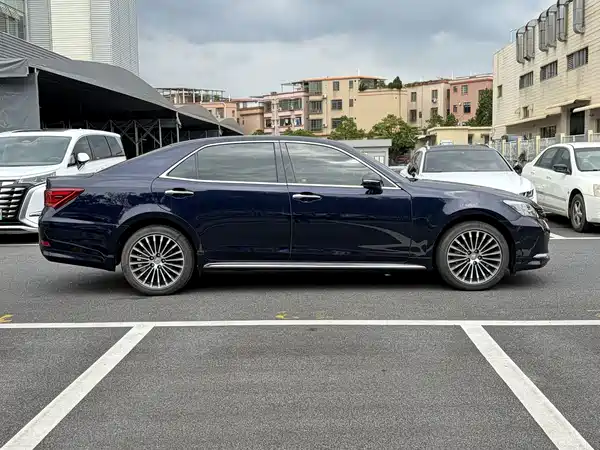 Toyota Crown 2018