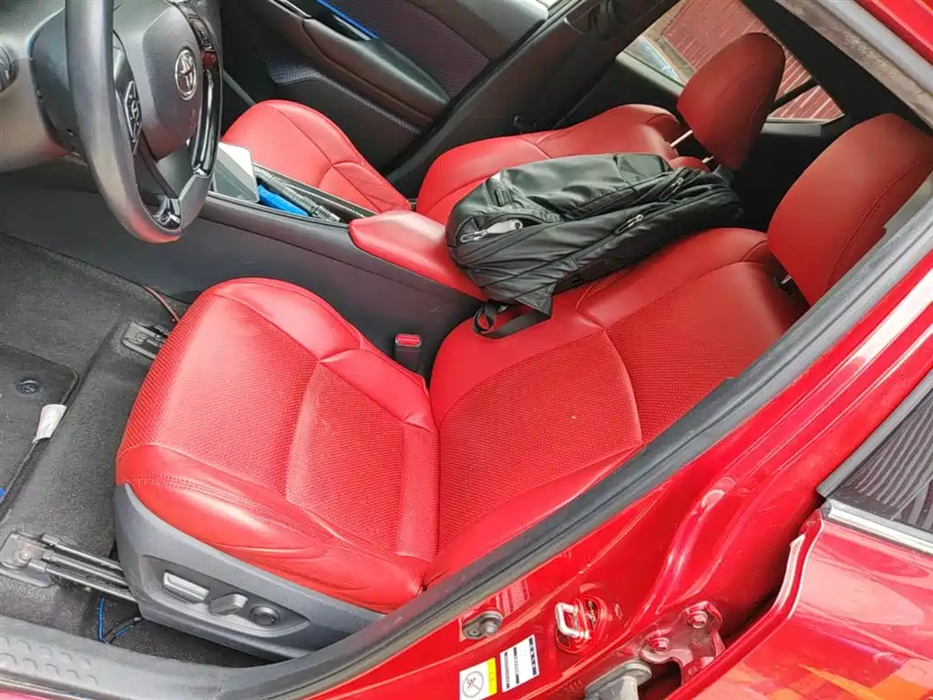 Toyota C-HR 2019 — фото 15