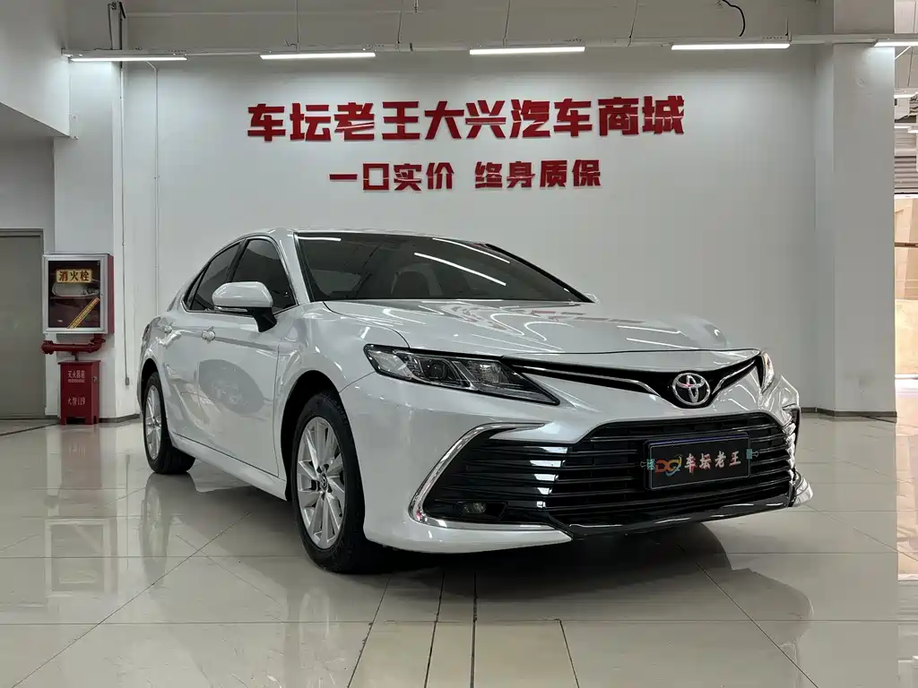 Toyota Camry 2024 — фото 3