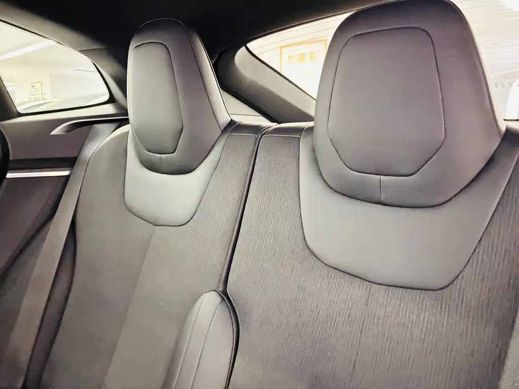 Tesla Model S 2017 — фото 18