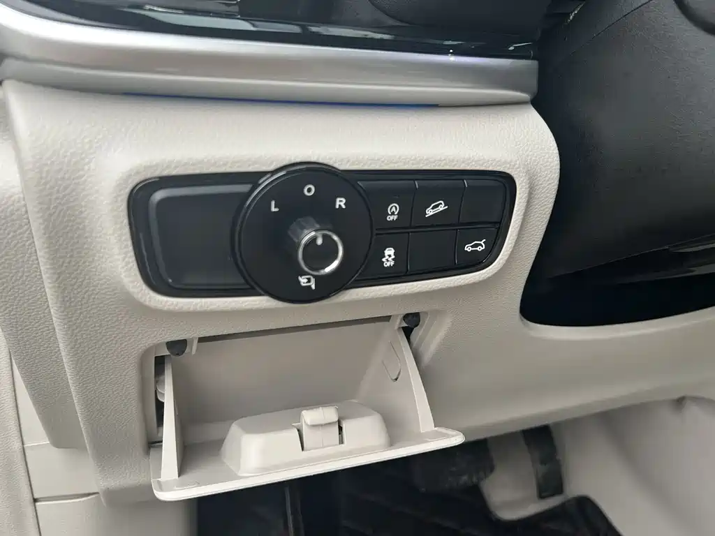GAC Motor Trumpchi M8 2018 — фото 18